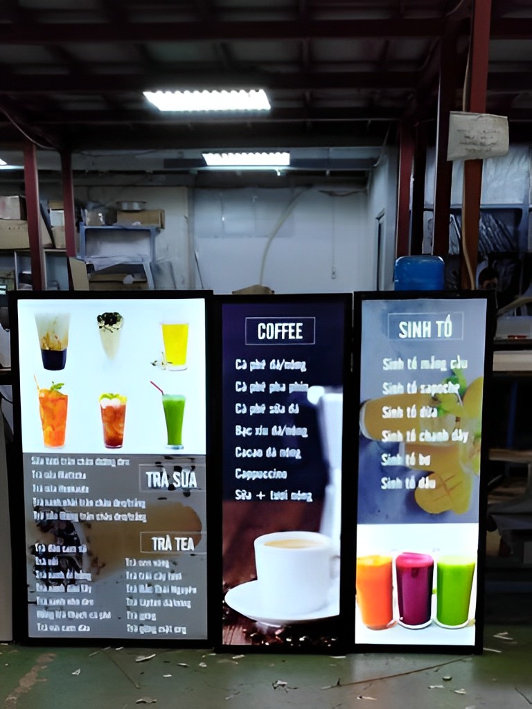Thiết kế bảng hiệu với nhiều màu sắc kèm theo menu đa dạng tại quán cafe