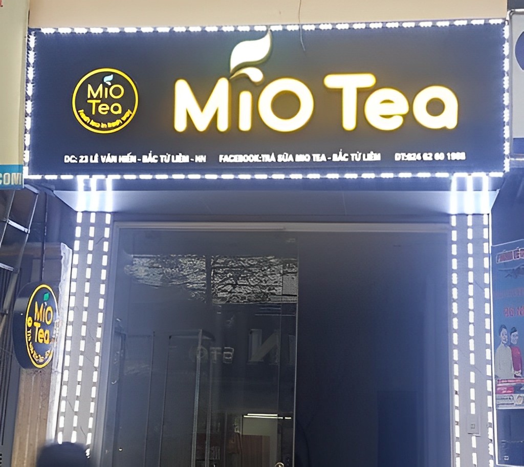 Mio Tea sử dụng mẫu thiết kế có in logo của quán trên bảng hiệu