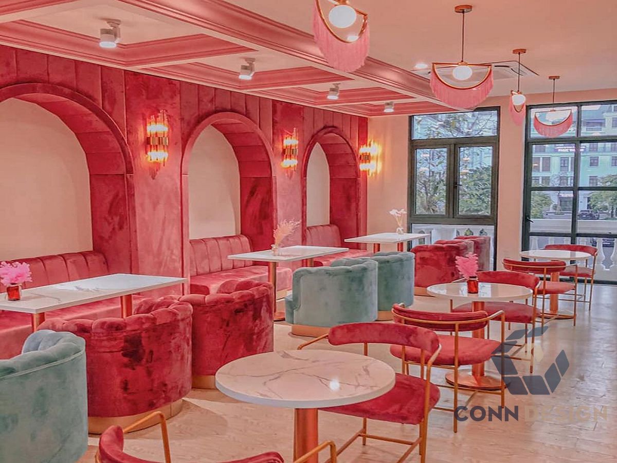 Màu hồng mang lại sự nhẹ nhàng, nữ tính và tươi mới cho không gian quán cafe 